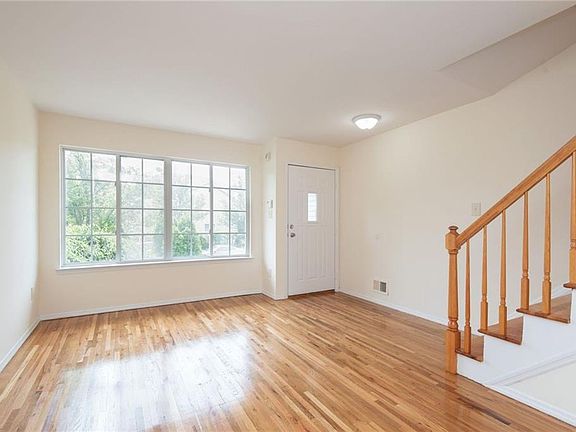 5th image of 15 Greenway Ave