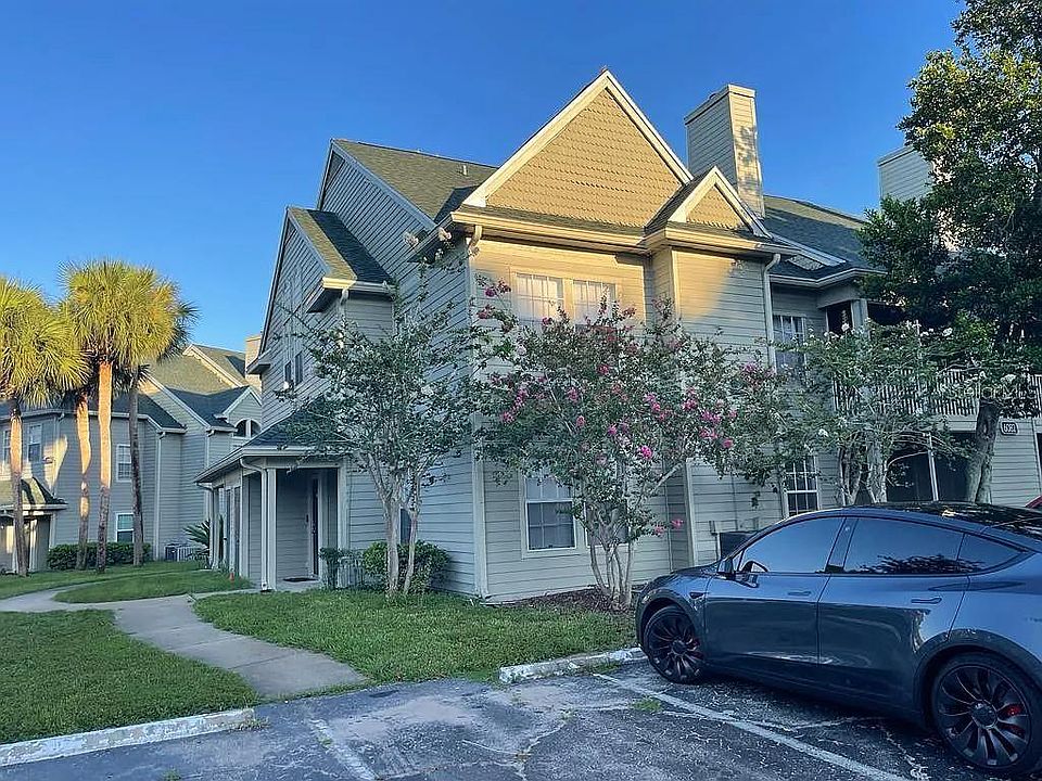 1st image of 6082 Westgate Dr APT 101