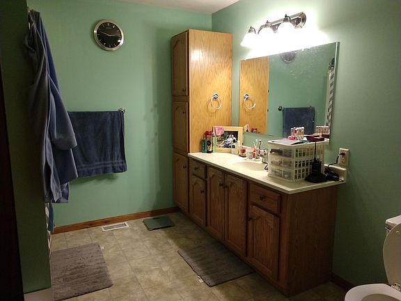 Master bath with tub/shower combo