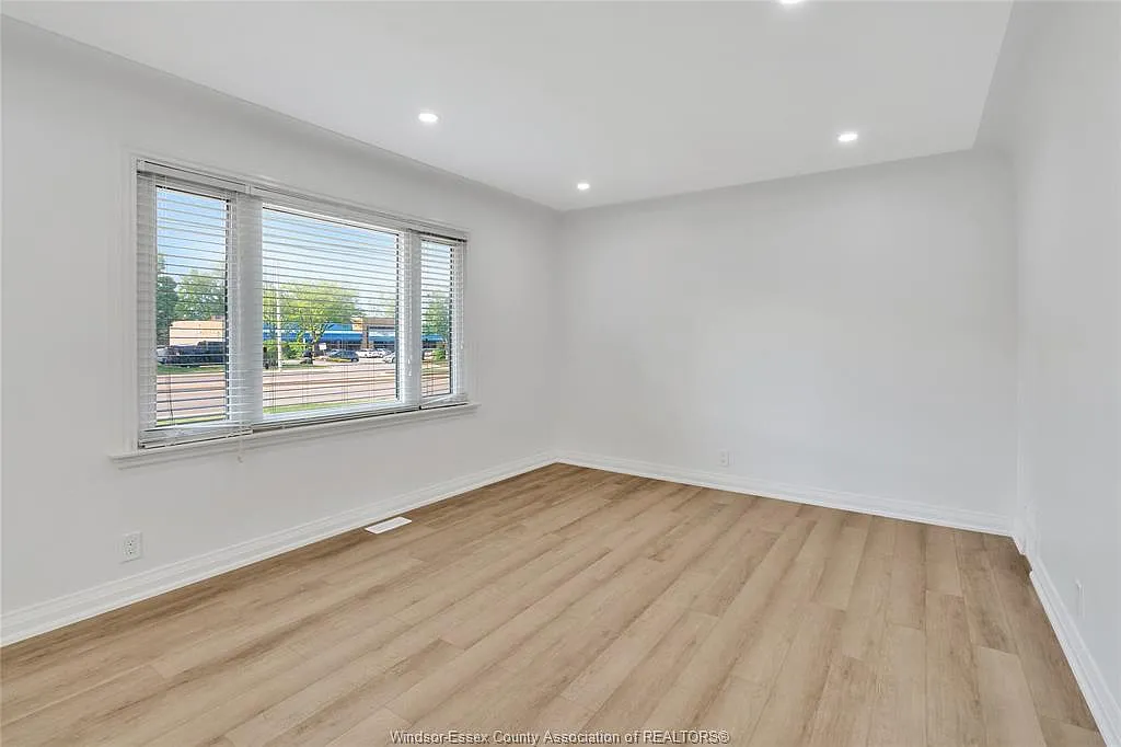 3 bed, $2,100 — Photo 4