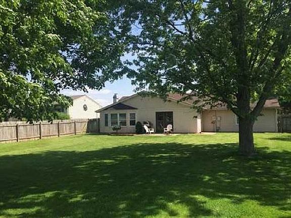3rd image of 1331 Bavarian Ln