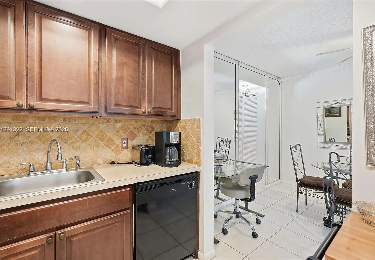 Newport K Condo — Photo 2