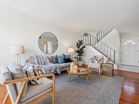 4th image of 35 Wordsworth Court