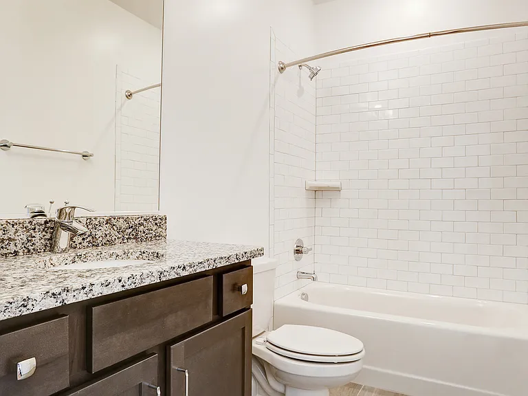 218 W 12th St #B — Photo 19