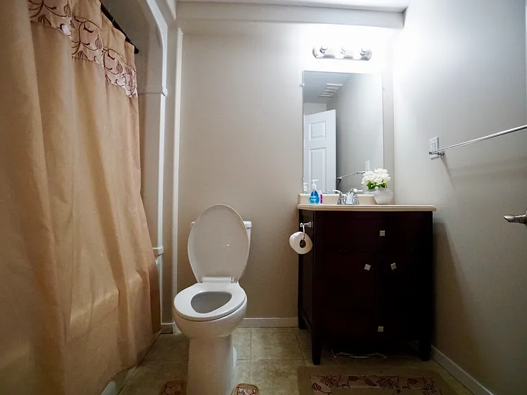 2495 King Edward St — Photo 10