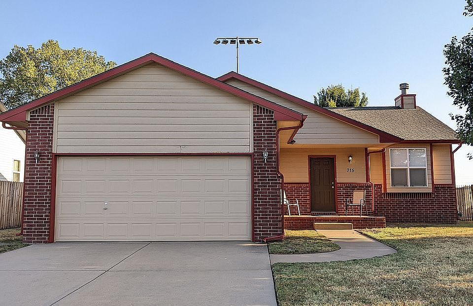 1st image of 715 Laramie Cir