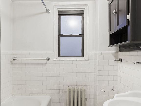 5th image of 155 E 49th St #6D