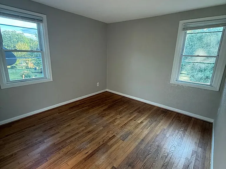 451 Burbank St SE — Photo 8