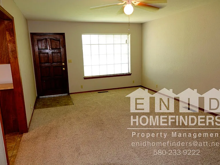 205 S Greenleaf Dr — Photo 3