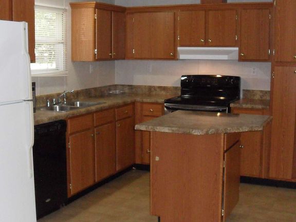 4th image of 205 SE Valerie Ct