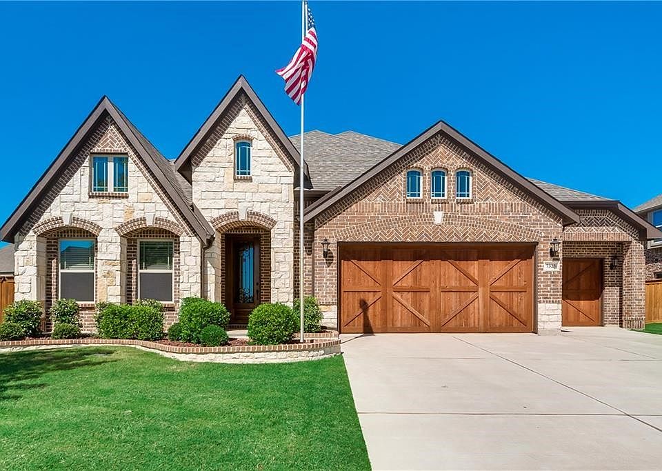 Note the gorgeous and intricate brick design work and entry - curb appeal plus!