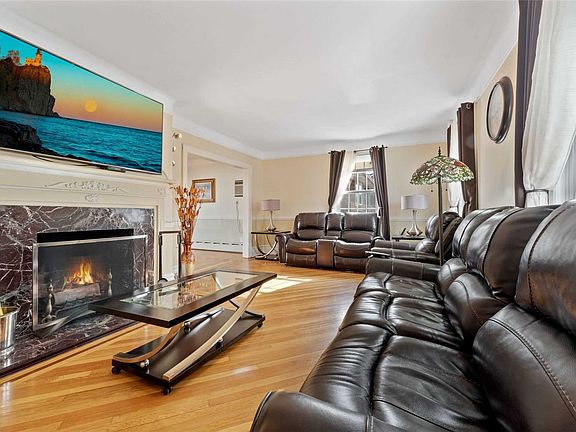 3rd image of 16015 98th St