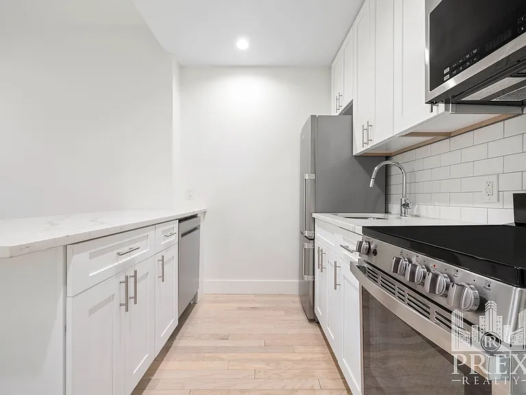418 E 9th St #2B — Photo 1