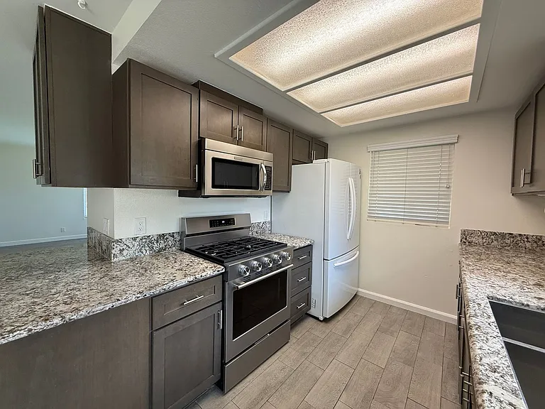 26180 Rainbow Glen Dr — Photo 8