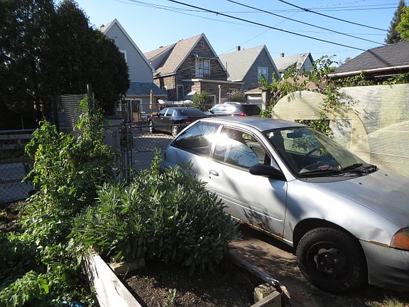 3rd image of 2947 N Weil St