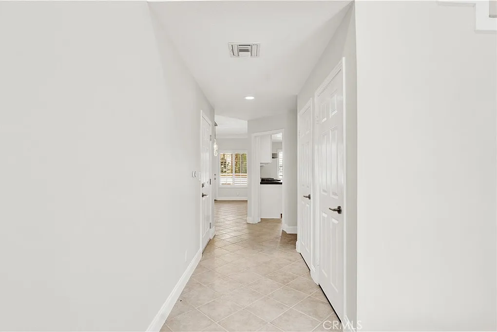 2 bed, 1633 sqft, $4,500 — Photo 4