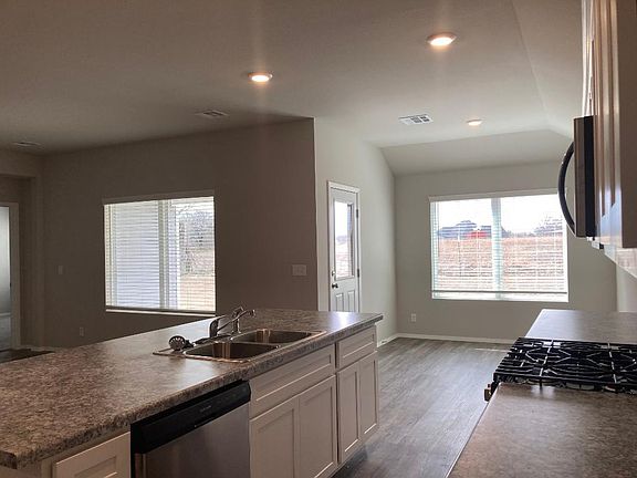 4th image of 2207 S Amarillo Dr
