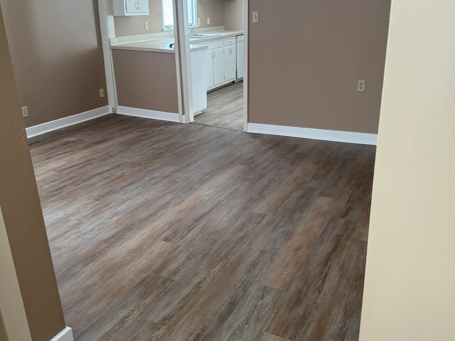 3 bed, 1300 sqft, $1,600 — Photo 4