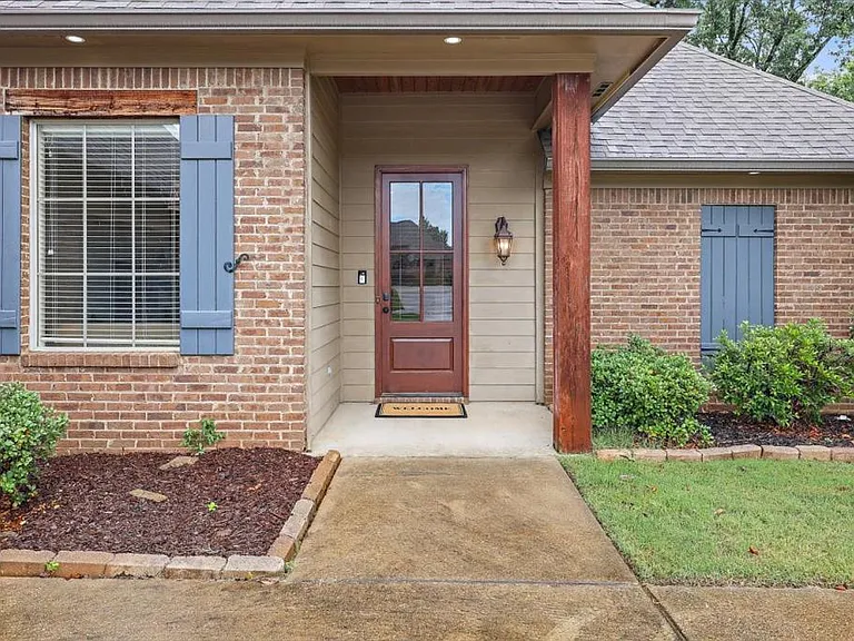 131 Stillhouse Creek Dr — Photo 2