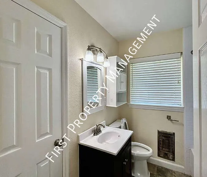 1045 Blanton Dr — Photo 16