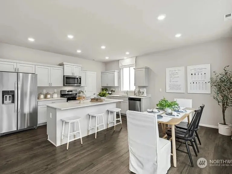 1430 SW Fielder Pl — Photo 13