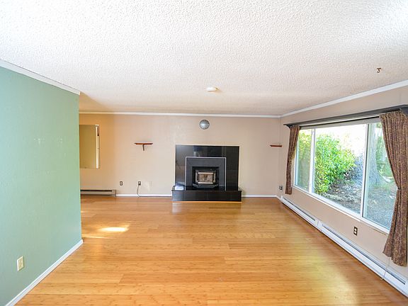 2nd image of 1001 212th Ave NE