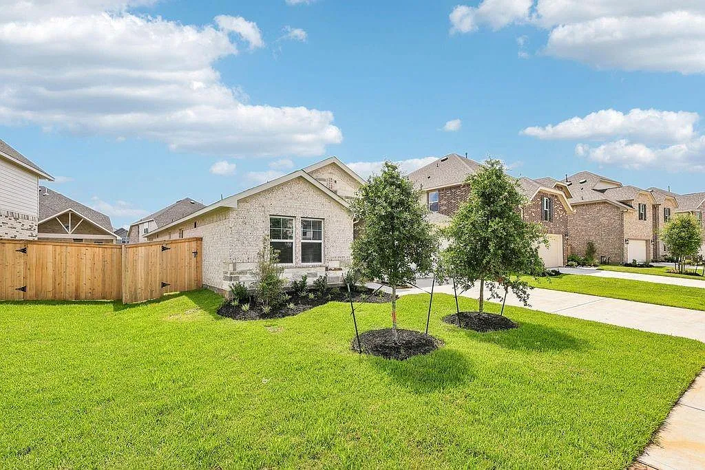 4 bed, 3.0 bath, $2,500 — Photo 3