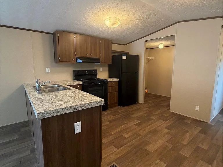 272 Plum St — Photo 12