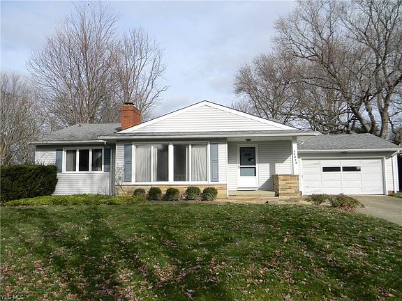 2nd image of 30610 Manhasset Dr