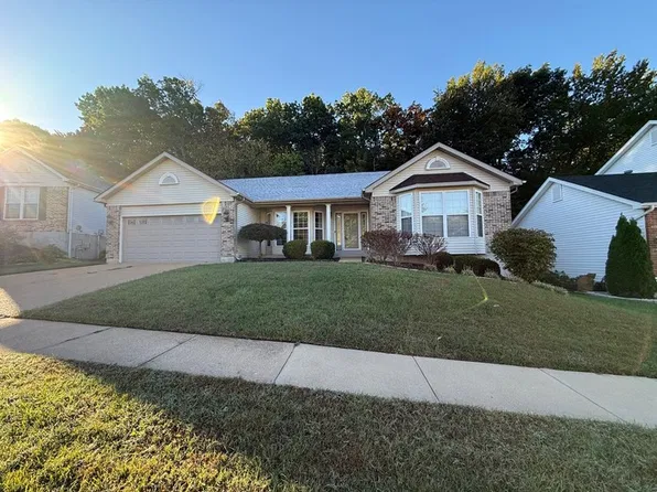 3701 Crystal Lake Dr, Saint Louis, MO 63129