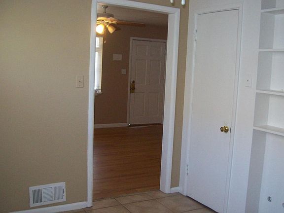 4th image of 3740 Elm St