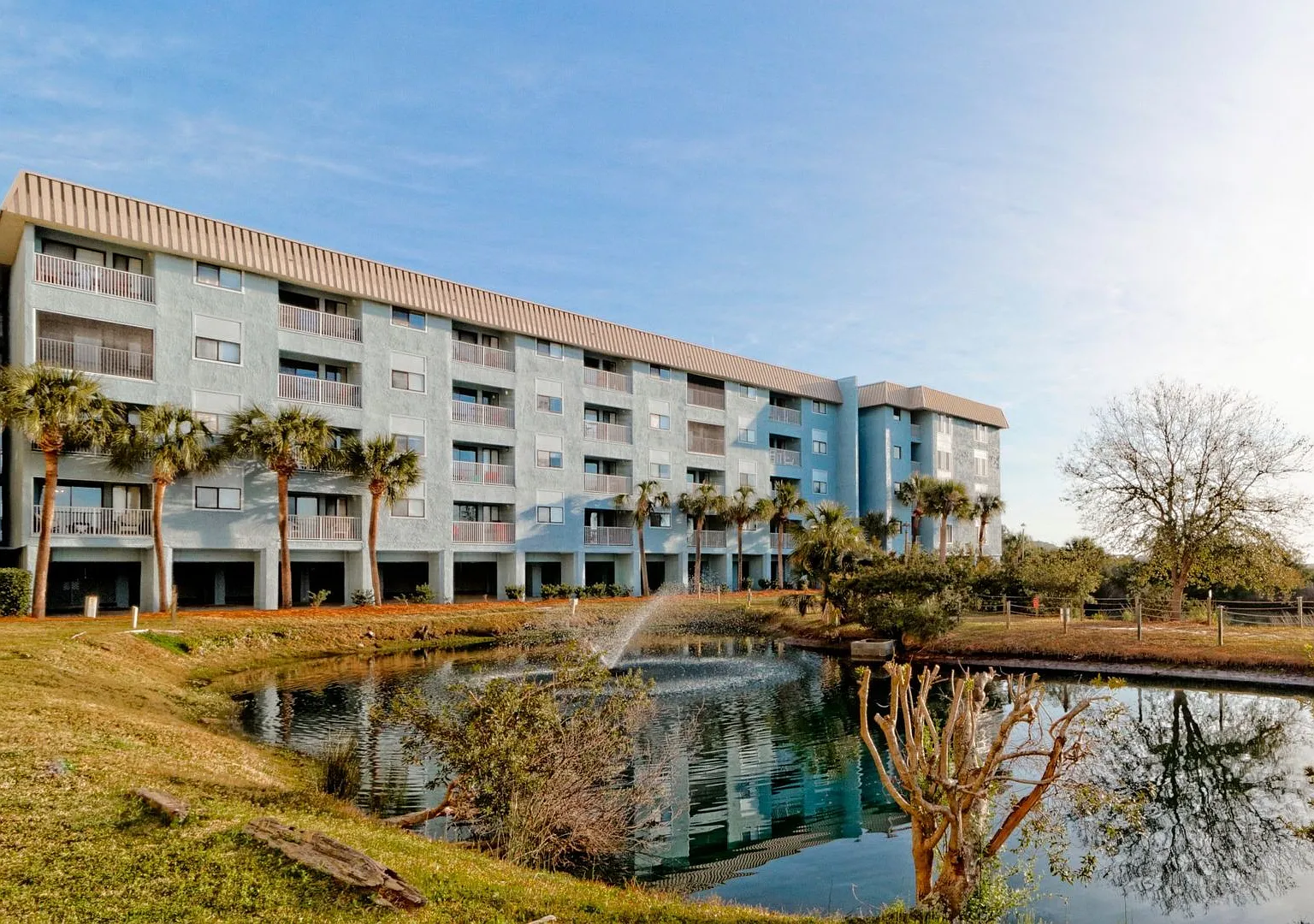 Furnished 2BR/2BA on Hilton Head - Hilton Head Resort Community - Available Now — Photo 2