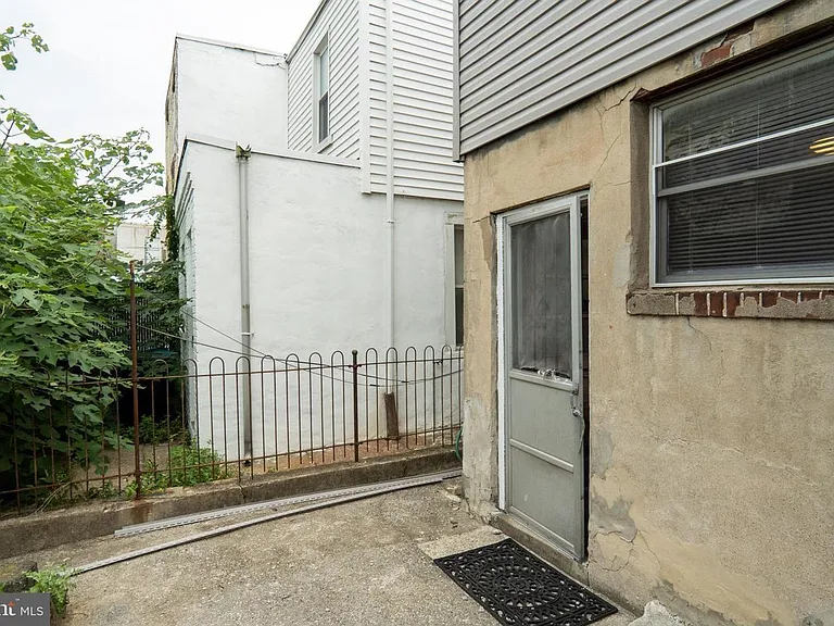1420 S Hicks St — Photo 2