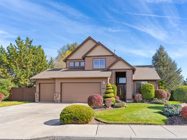 2804 NW Canyon Dr, Redmond, OR 97756