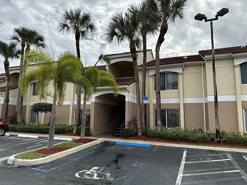1st image of 815 W Boynton Beach Blvd APT 6-205