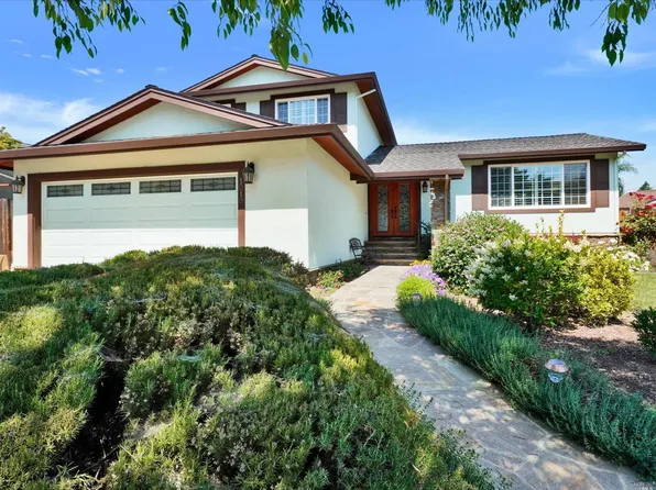 1013 Round Hill Circle, Napa, CA 94558