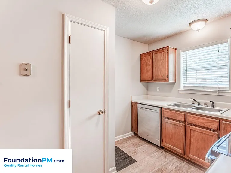 2223 Curbertson St — Photo 4