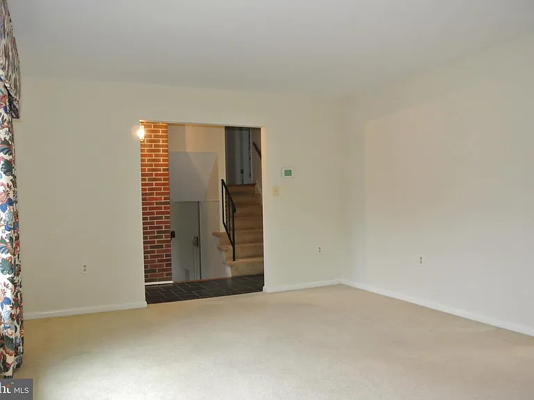 2140 Nodleigh Ter — Photo 5