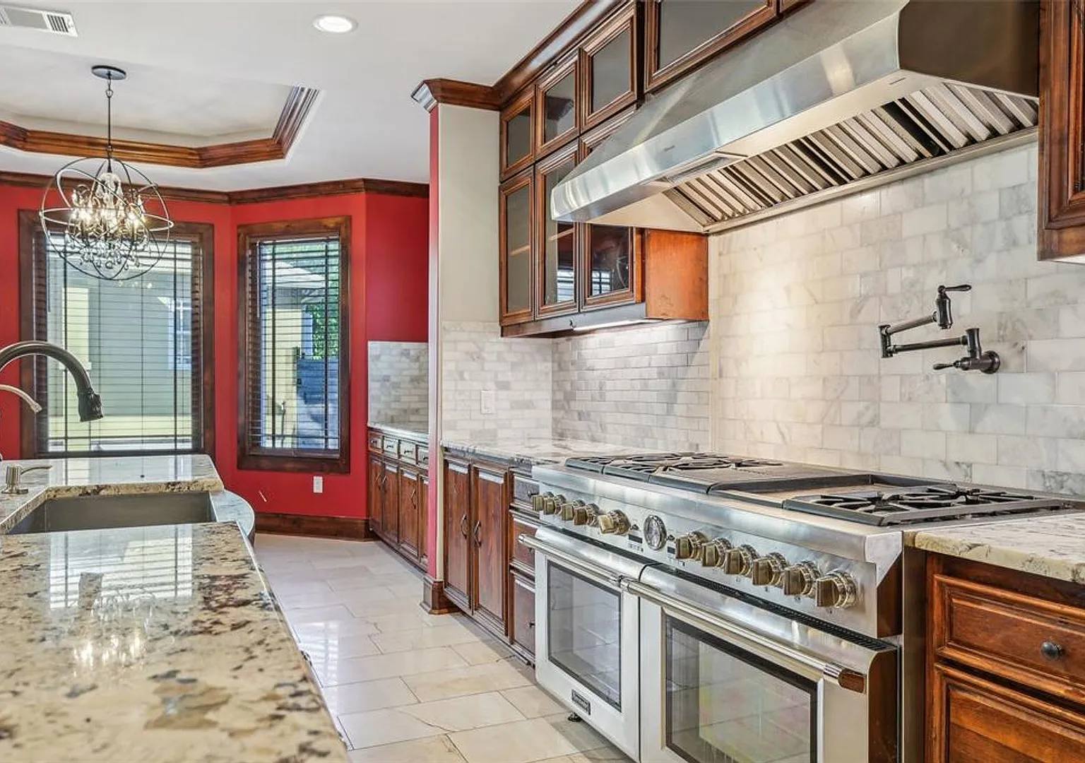 1904 E 13th st A - Amazing 5 bed 5.5 Bath Mansion — Photo 2