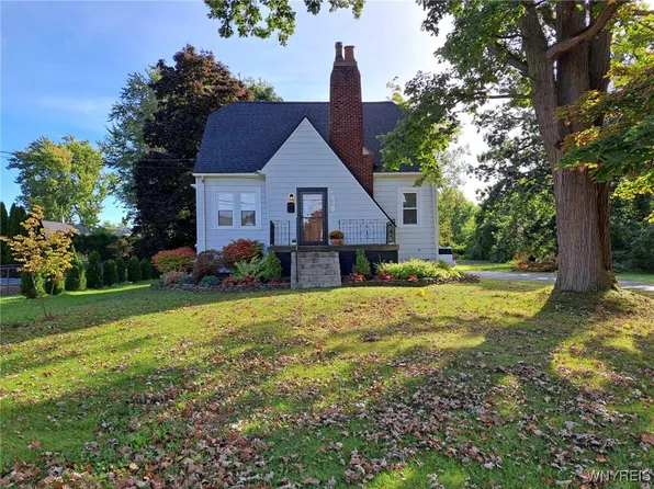 350 N 9th St, Lewiston, NY 14092