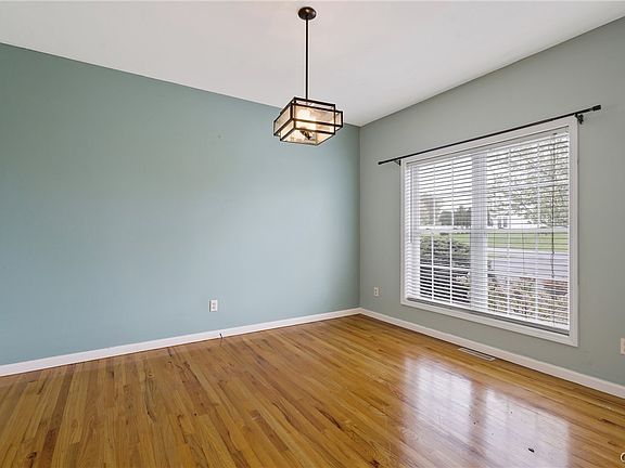 5th image of 4702 Manor Hill Dr