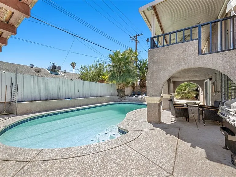 2571 Vegas Valley Dr — Photo 38
