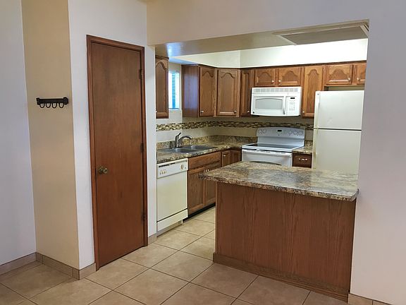 3rd image of 2855 N Palo Verde Blvd