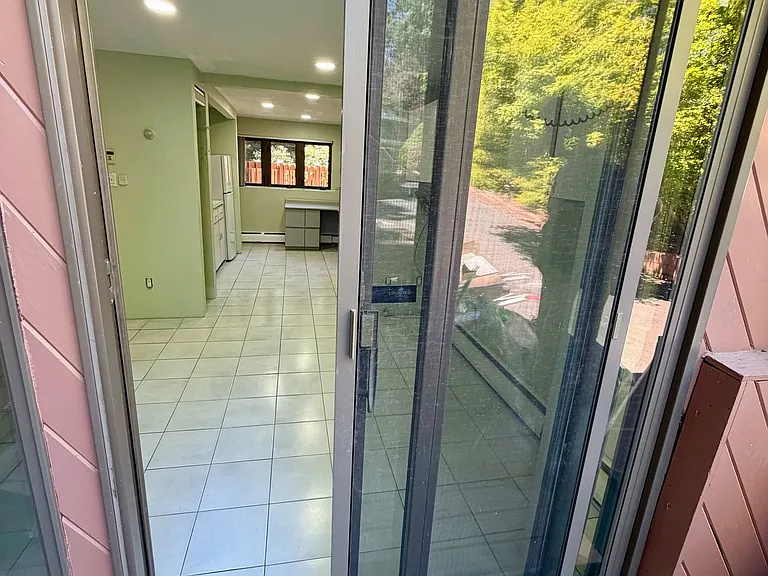 52 Deepdale Dr — Photo 2