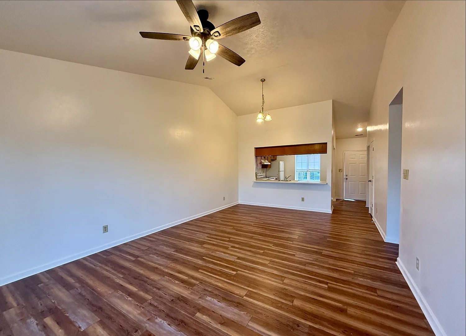Beautiful 3 bedroom 2 bathroom home — Photo 4