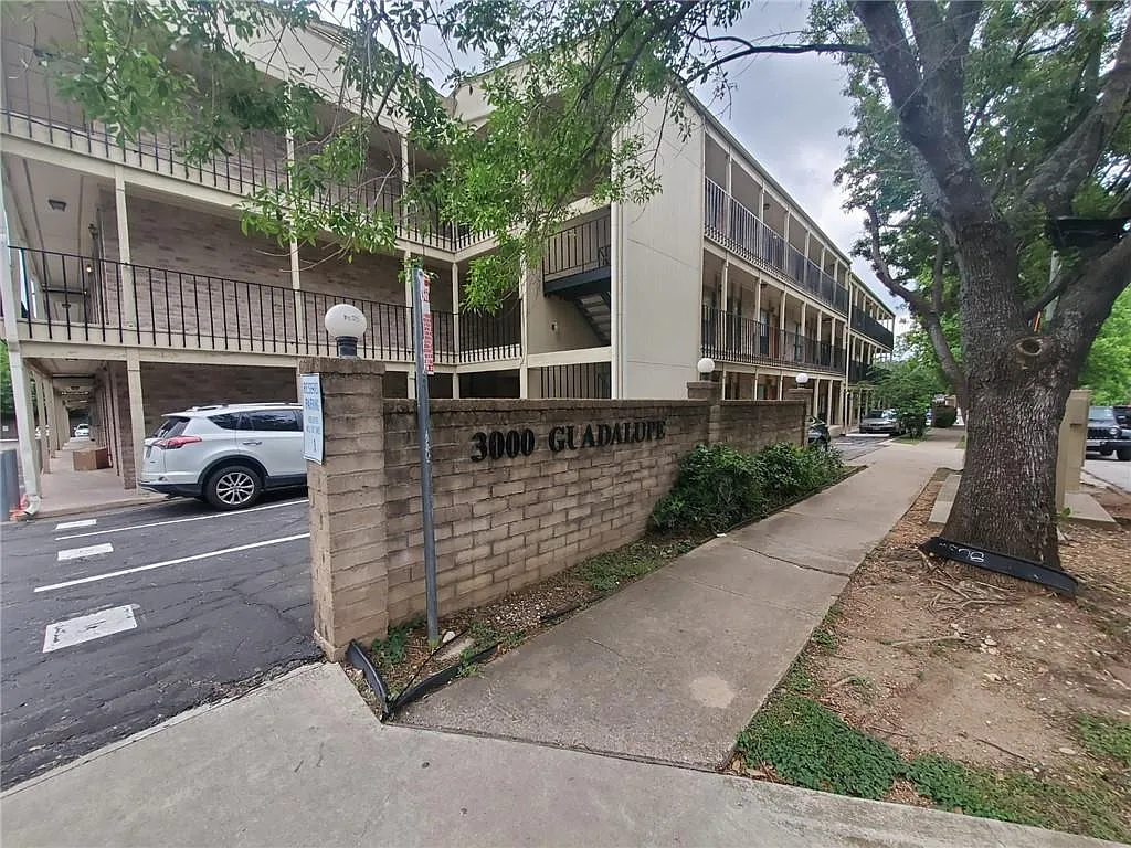 1 bed, 1.0 bath, 397 sqft, $950 — Photo 1