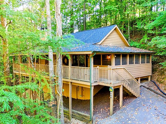 2nd image of 806 Beaver Run Way