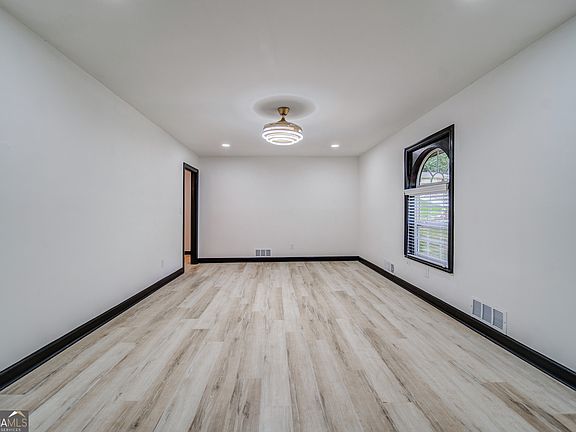 4th image of 2020 Marvin Ln SW
