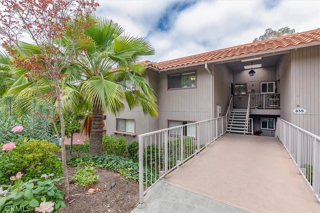 1 bed, 1057 sqft, $2,400 — Photo 1