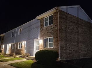 Beautiful Remodeled 2 bedroom Townhome, Racine, WI 53403